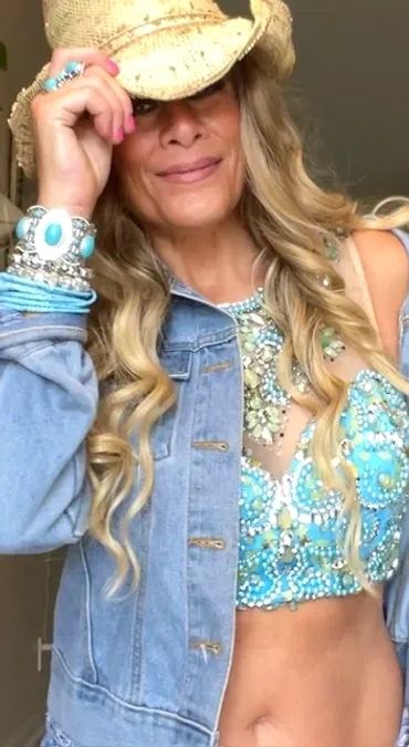 Nashville’s best Lainey Wilson impersonator Michelle Spaziano