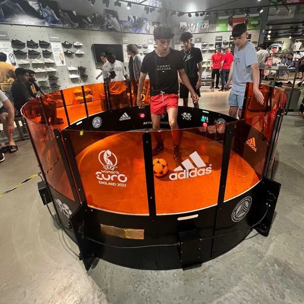 fast feet machine hire in retail store