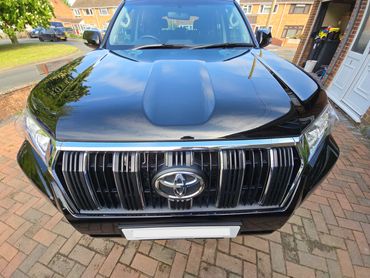 Front of black Toyota Land Cruiser showing gloss after polish by AM Auto Aesthetics