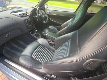 Interior Alfa 147 passenger side door open looking inside