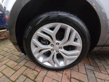 Front wheel and caliper of grey Range Rover Evoque cleaned by AM Auto Aesthetics