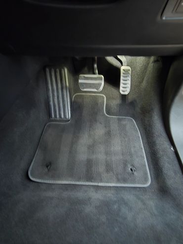Interior Range Rover Evoque drivers footwell