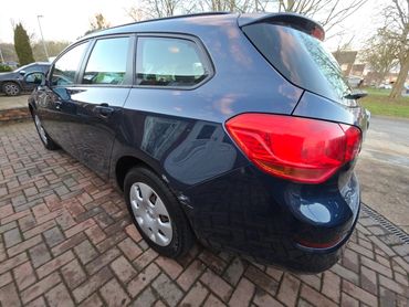 Rear 3/4 of blue Vauxhall Astra showing paintwork symmetry after detail