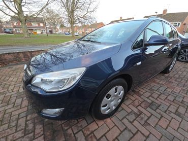 Front 3/4 of blue Vauxhall Astra with restored shine after valet by AM Auto Aesthetics