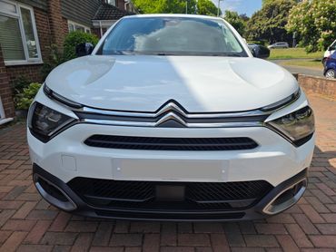 Front of white Citroen C4 showing gloss after polish by AM Auto Aesthetics