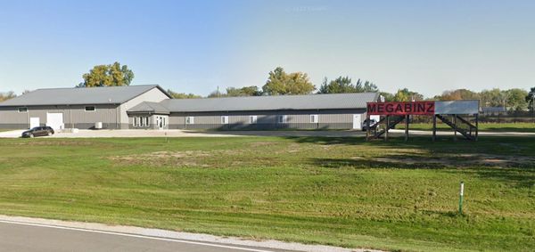 1177 Chester Ave SE Rochester MN 55904
Office-Warehouse For Sale
Loam Commercial Real Estate