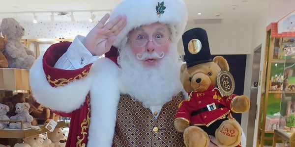 Choose New York's leading Santa Claus for your event, holiday campaign, festival, or parade.