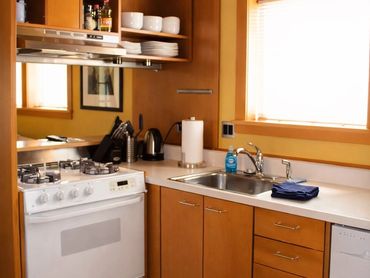 Fully equipped kitchen with dining area in Ballard Seattle vacation rental