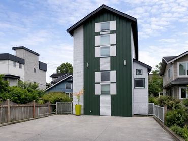 House Exterior view of Stay in Ballard property with parking