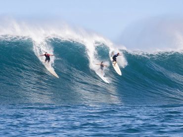 Waimea surfers.
Photo by:
Noa Napolean
@noa808napolean