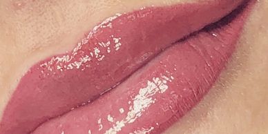 Tattoo colour pink on lips 