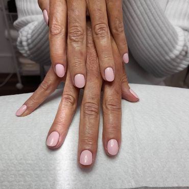 Delicate pink CND shellac 
