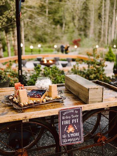 s'mores and firepit at washington wedding venue