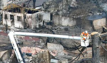 Worker on power lines Altadena Eaton fire believed to be caused by Southern California Edison (SCE)