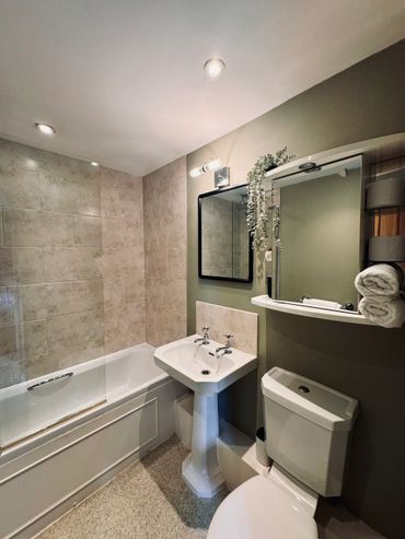 ENSUITE, TWIN ROOM