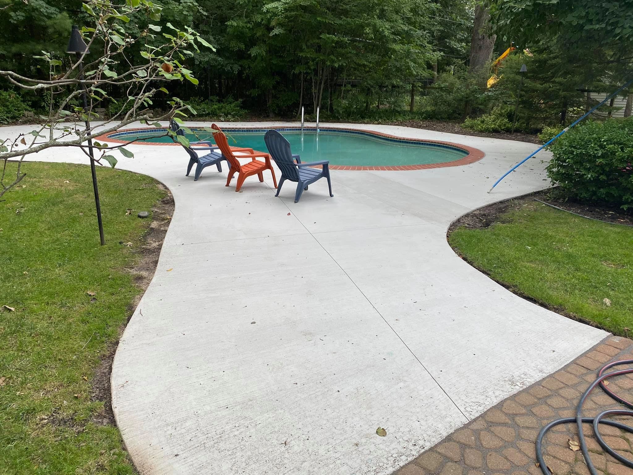 Bonnici concrete pool deck, pool installation company in Shelby Twp Michigan, broom finish pool