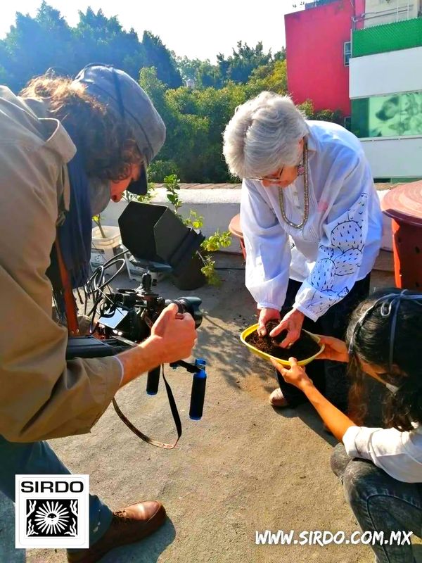Dra Josefina Mena SIRDO con Biofertilizante