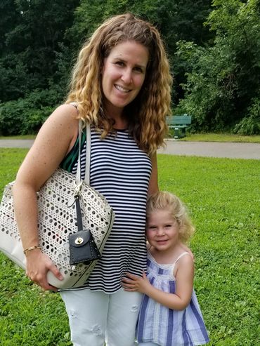 Mom and Daughter with a bag with a Keysie attached