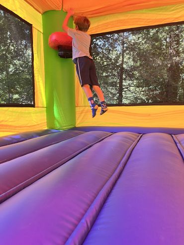 Inflatable bounce house