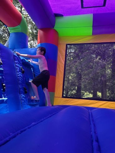 Inflatable bounce house