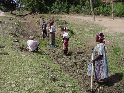 Women cleaning out ditches in Tanzania 