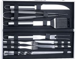 Kit churrasco 9 peças em maleta de alumínio com relevo. Possui: espátula, pegador, garfo e faca em