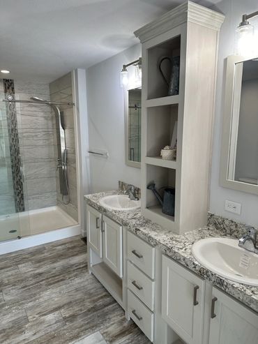 Modern modular home kitchen in a highly-rated Fahl Homes build.