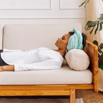 relaxing woman peace harmony soins énergétiques médecine complémentaire femmes relaxant