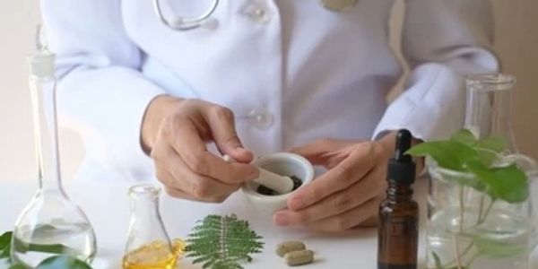 Herbal medicine practitioner