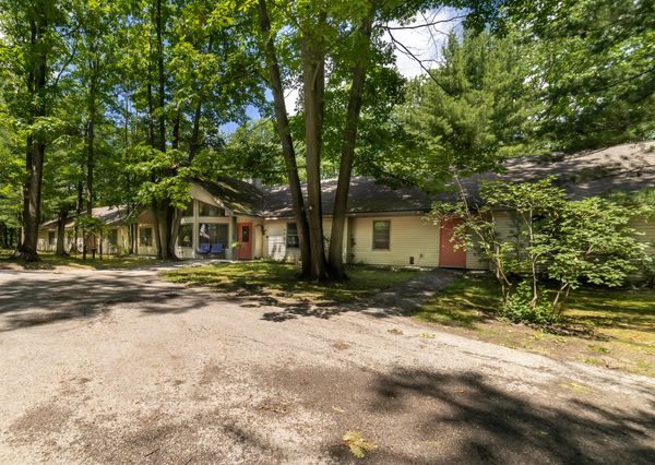 The exterior at Life of Riley Oaks Senior Care in Traverse City, Michigan.