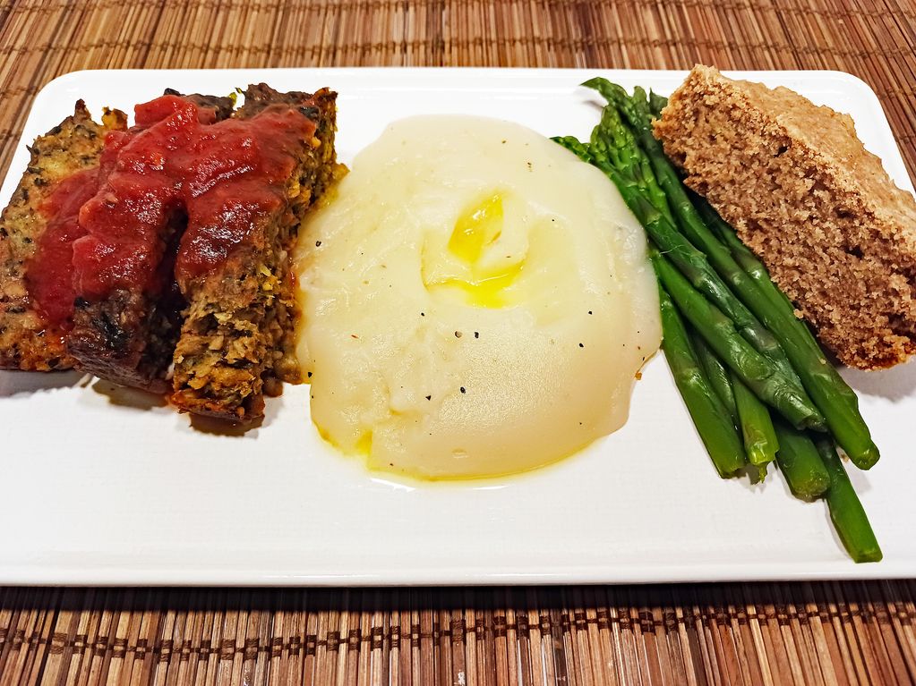 Chick'n Spinach Pesto Burger "Meatloaf"