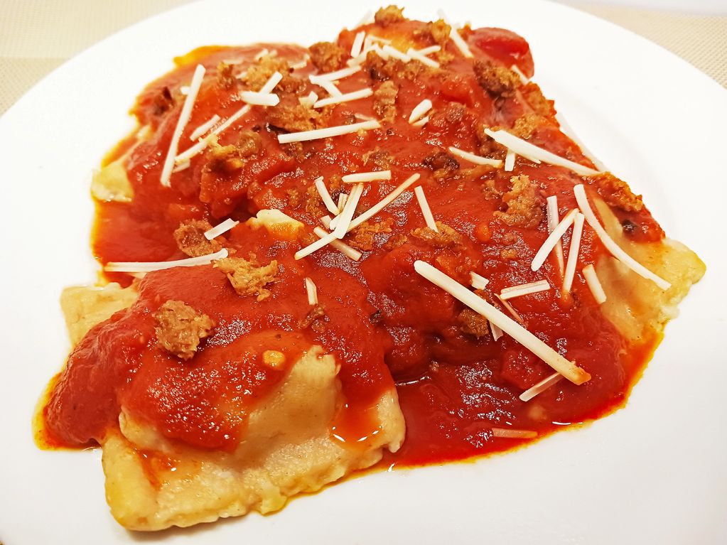 Perfect Burger ® and Ricotta Red Lentil Ravioli