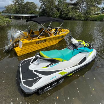 Training boat and jet ski used for boat and jet ski licence courses