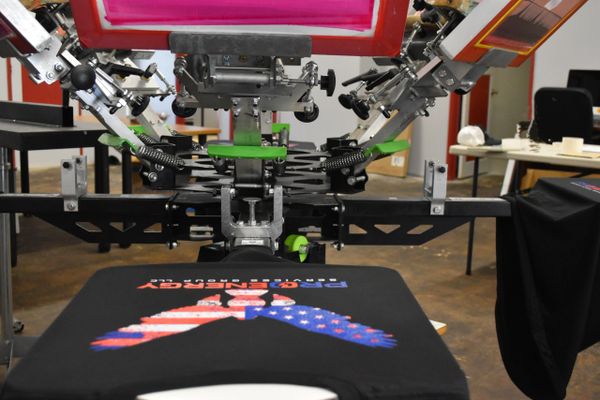 screen printing a t shirt