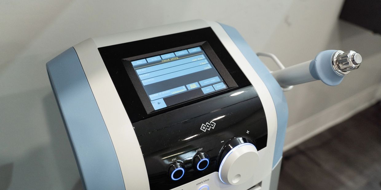 Shockwave treatment at Rx Physio Health Whitby for physiotherapy patients with tendonitis and pain