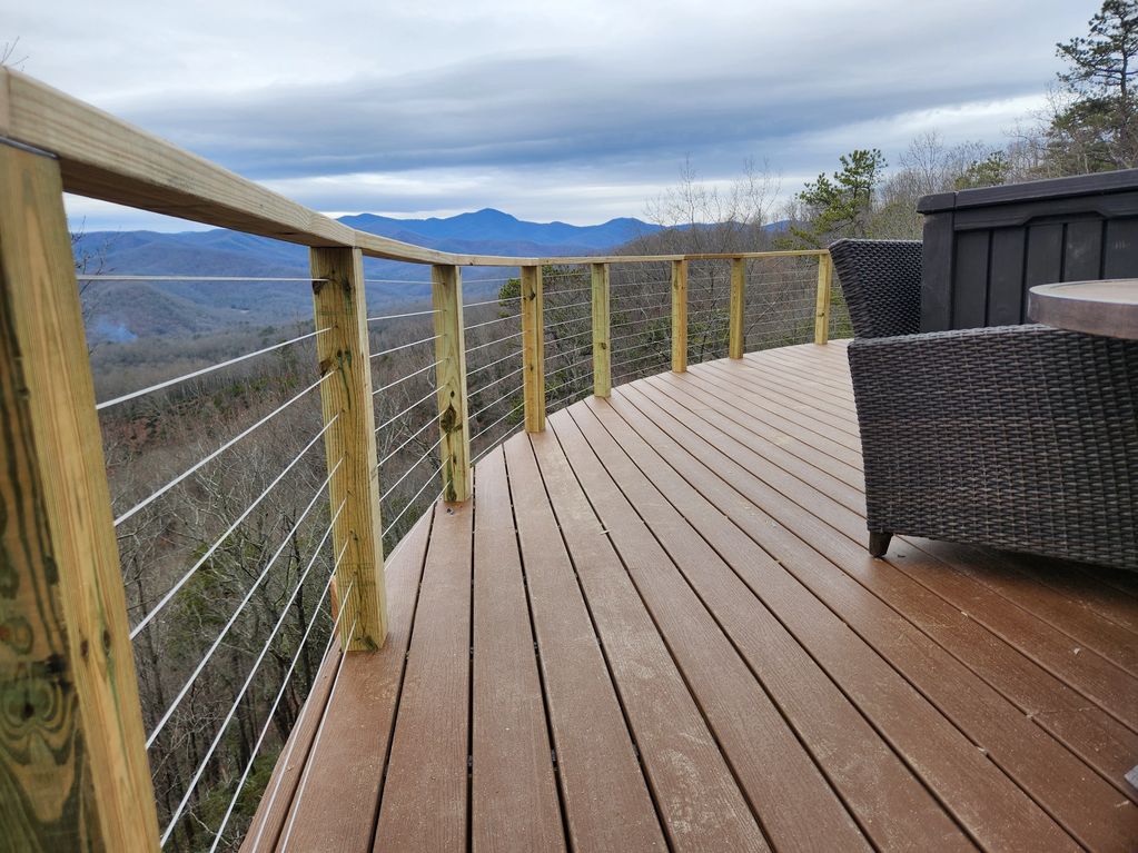 Trex Select Saddle Decking with Stainless Steel Cable Railing.