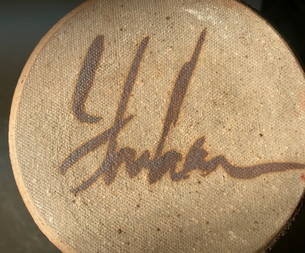 Bottom of a mug signed Sheehan with no date.