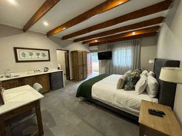 King size room with en-suite bathroom (Shower only)