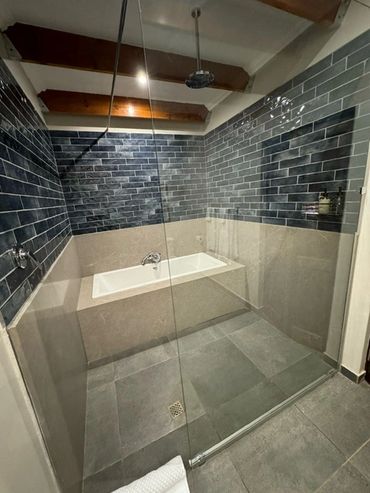King Size room Bath & Shower