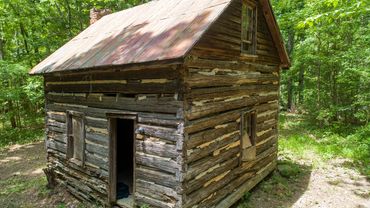 Parker Sydnor historic log cabin. Clarksville, Virginia, 2023.
Photo Credit: Peter Hedlund