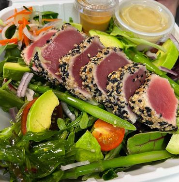 Seared fresh ahi salad