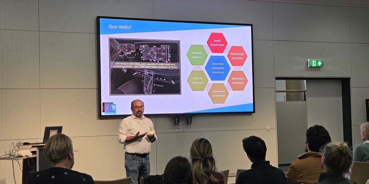 Man giving a presentation to an audience in a conference room.