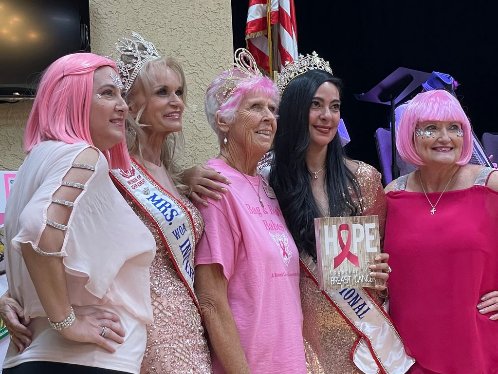 Marilyn and Mrs. Arizona and other supporters.