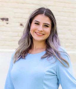 Amelia Parker, Makeup Artist and Manicurist