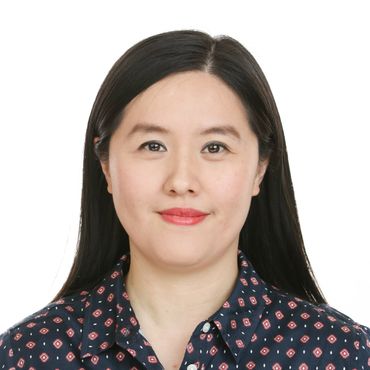 2x2 inch US passport size photo for a woman