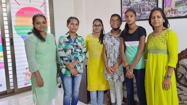 Dr Sandhya Salway with Giants group students