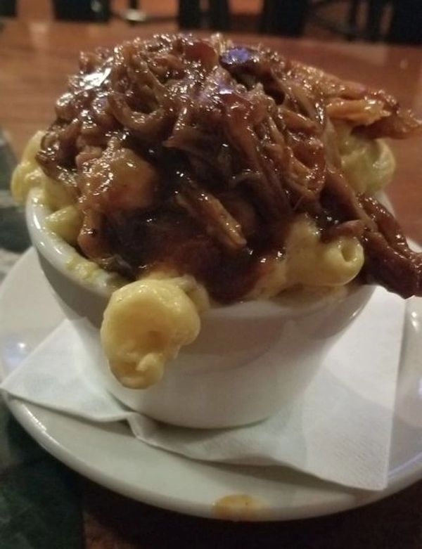 Stone's Pub Mac & Cheese with pulled pork