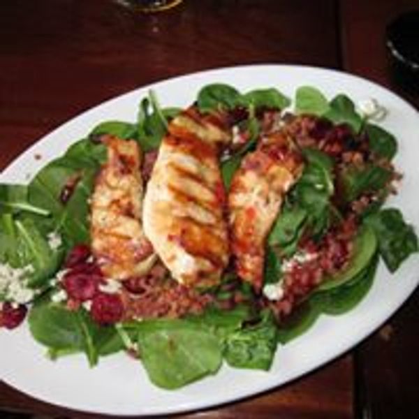 Stone's Pub Spinach Salad topped with grilled chicken