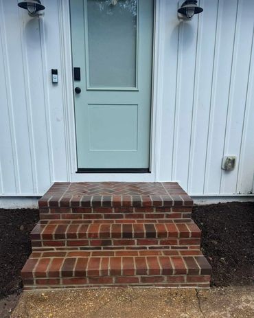 Brick steps rebuilt with a herringbone brick top, Richmond VA – after