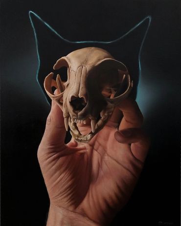 Pintura al óleo. Hiperrealismo. Mano sosteniendo el cráneo de un gato. silente maullido. Plascencia